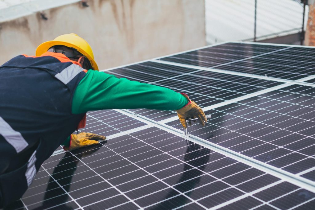 Como instalar painéis solares em sua casa